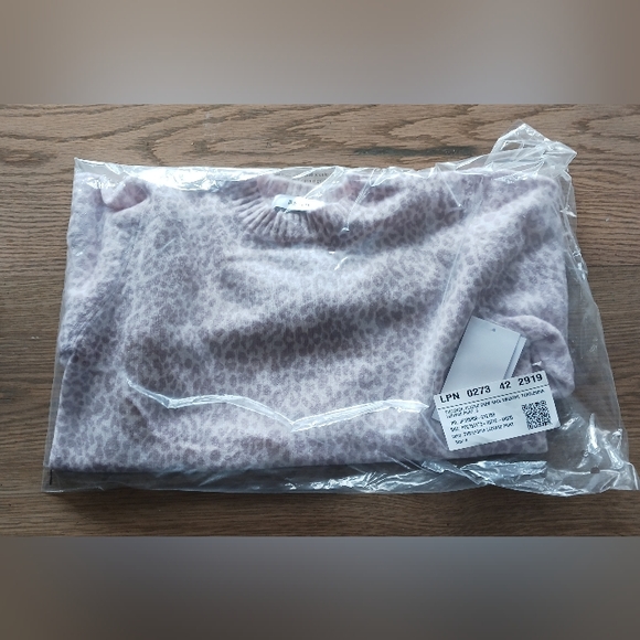 Classic Crew Neck Sweater Sz S MSRP $67.95 - Picture 5 of 5